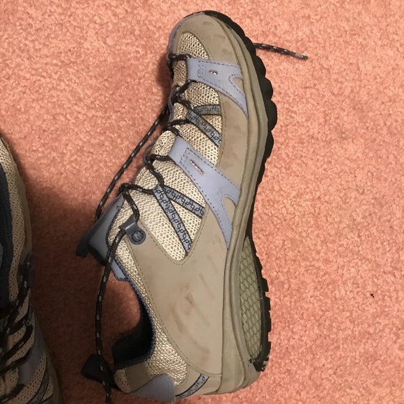 Merrell Hiking Sneakers. Only worn 2 times - Picture 5 of 6